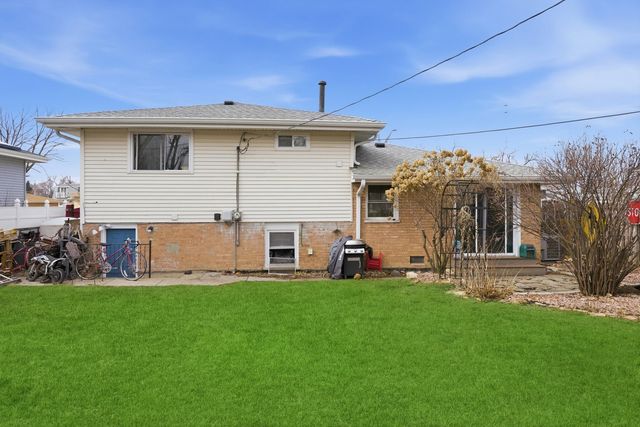 10345 Barnard Drive, Chicago Ridge, IL 60415