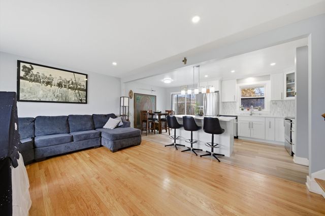 10345 Barnard Drive, Chicago Ridge, IL 60415