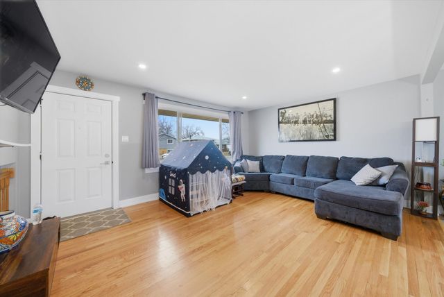 10345 Barnard Drive, Chicago Ridge, IL 60415