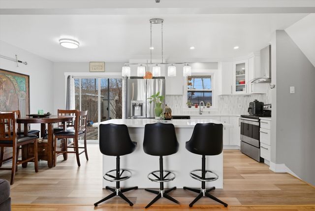 10345 Barnard Drive, Chicago Ridge, IL 60415