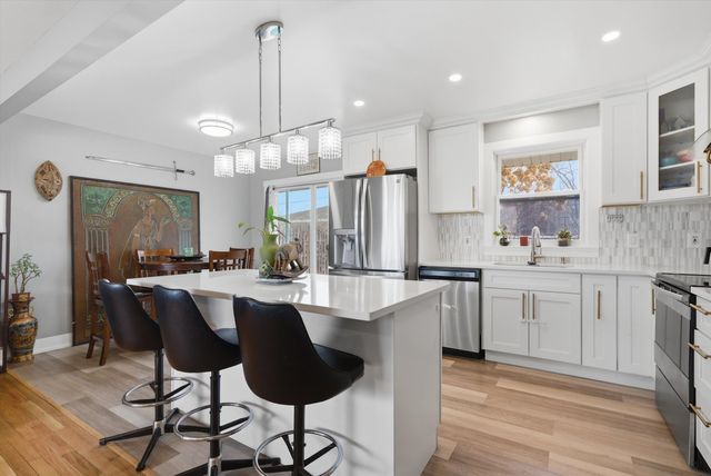 10345 Barnard Drive, Chicago Ridge, IL 60415