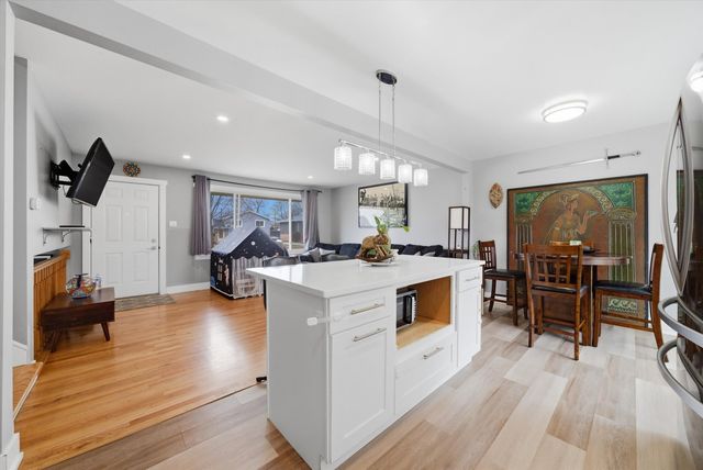 10345 Barnard Drive, Chicago Ridge, IL 60415