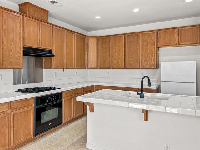 2312 S Bush Avenue, Fresno, CA 93727