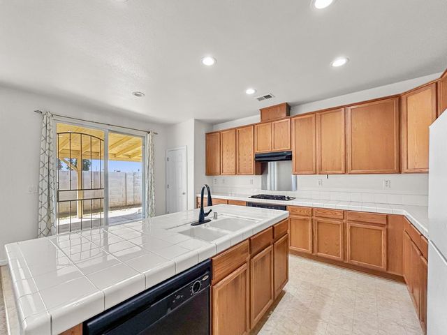 2312 S Bush Avenue, Fresno, CA 93727