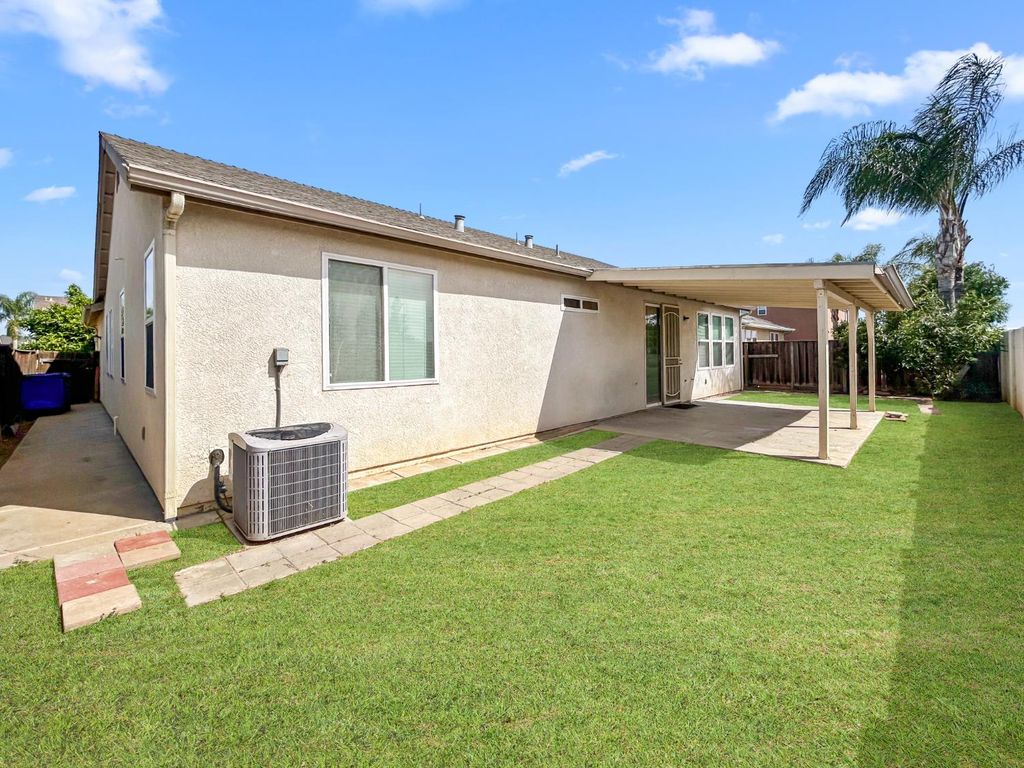 Image 10 of property listing at 2312 S Bush Avenue, Fresno, CA 93727