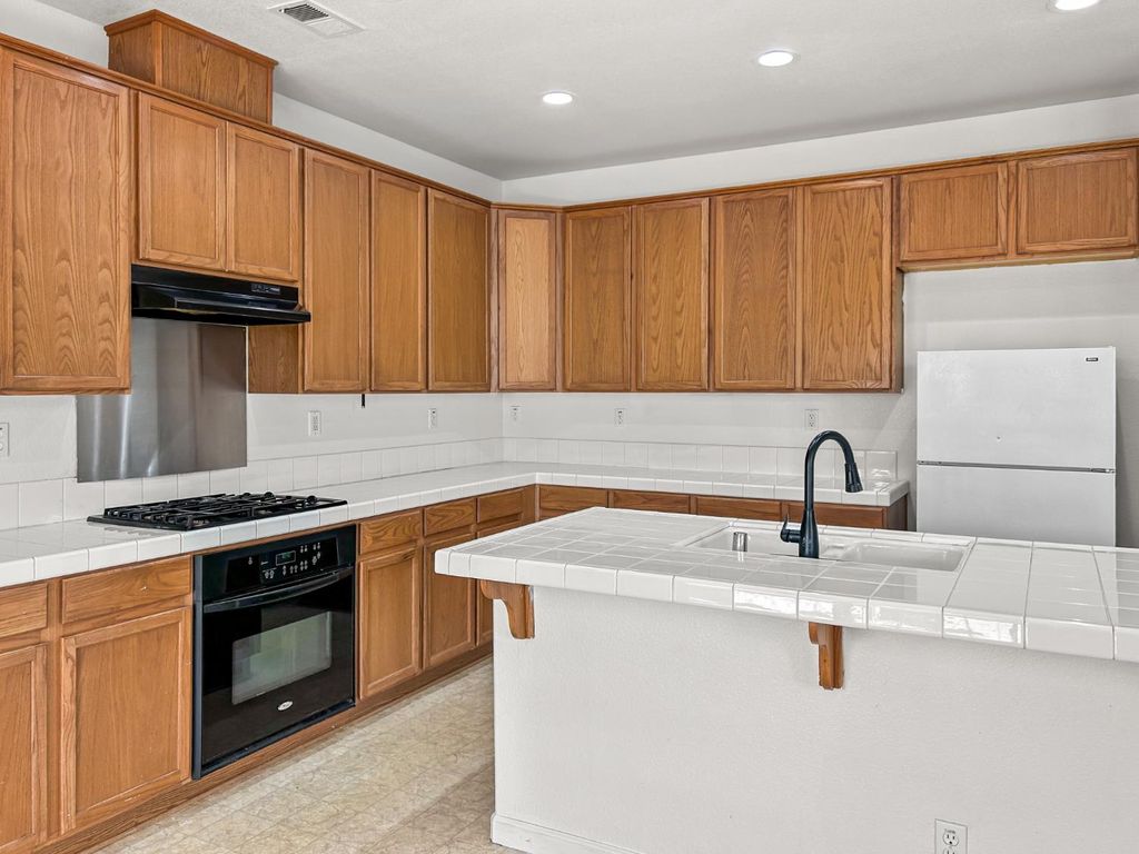 Image 11 of property listing at 2312 S Bush Avenue, Fresno, CA 93727