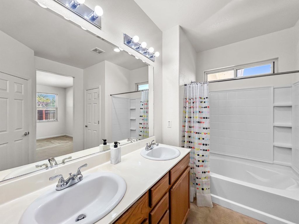 Image 22 of property listing at 2312 S Bush Avenue, Fresno, CA 93727