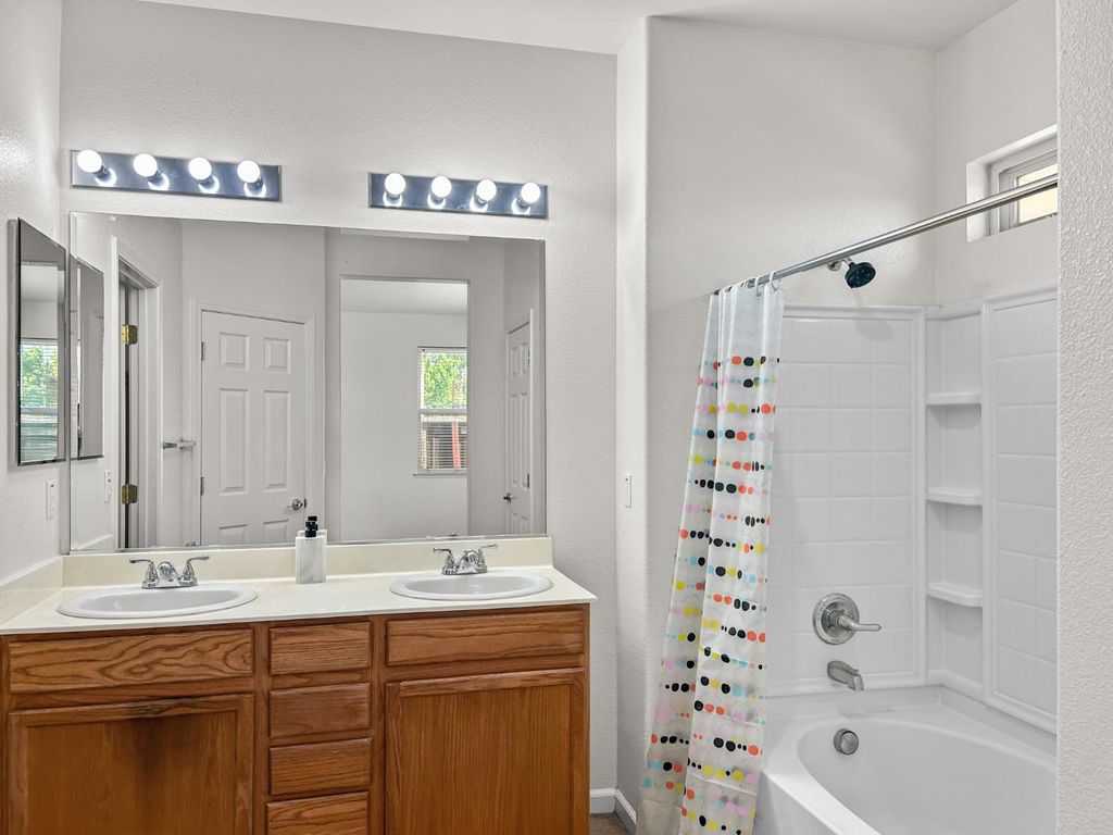 Image 24 of property listing at 2312 S Bush Avenue, Fresno, CA 93727