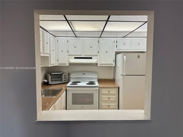 253 S Cypress Rd 214, Pompano Beach, FL 33060