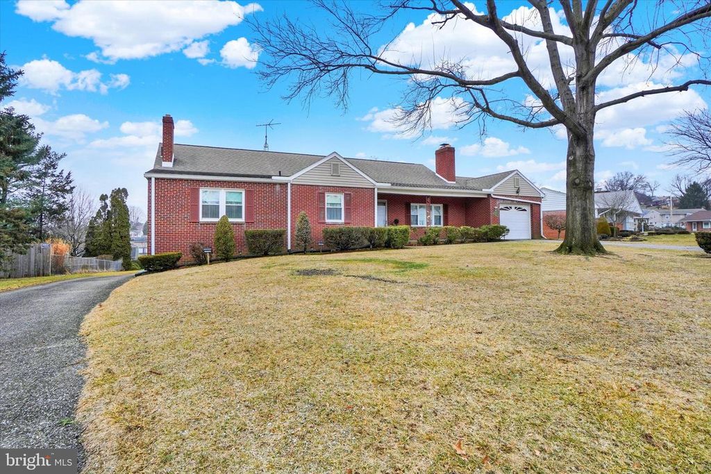 454 HIGHLAND RD, Red Lion, PA 17356