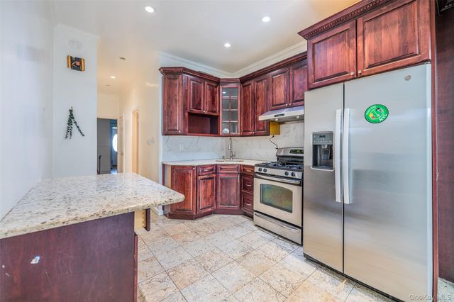 7824 68th Road, Middle Village, NY 11379