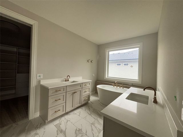 15801 Hickory Drive, Urbandale, IA 50323