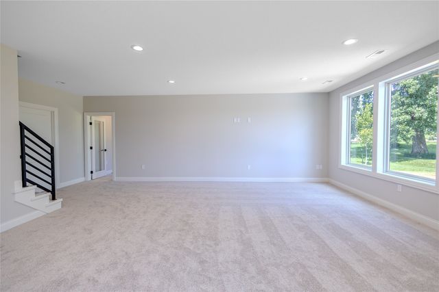 15801 Hickory Drive, Urbandale, IA 50323