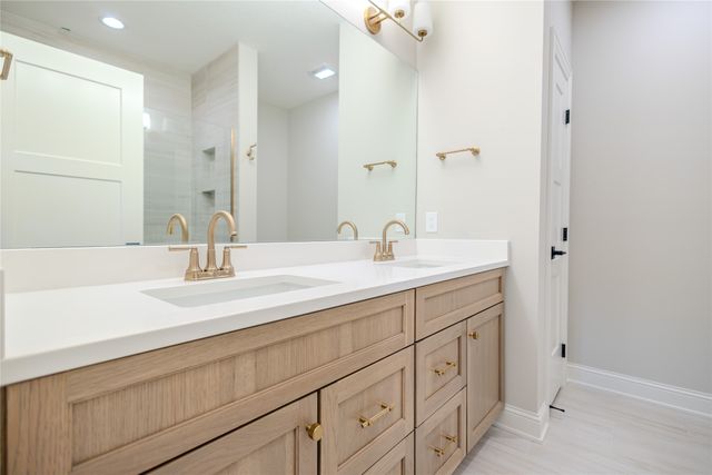15801 Hickory Drive, Urbandale, IA 50323
