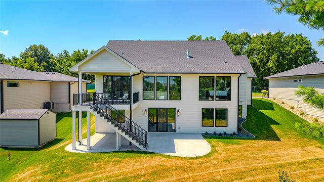 15801 Hickory Drive, Urbandale, IA 50323