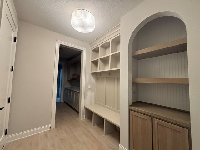 15801 Hickory Drive, Urbandale, IA 50323