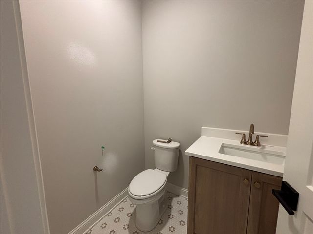 15801 Hickory Drive, Urbandale, IA 50323