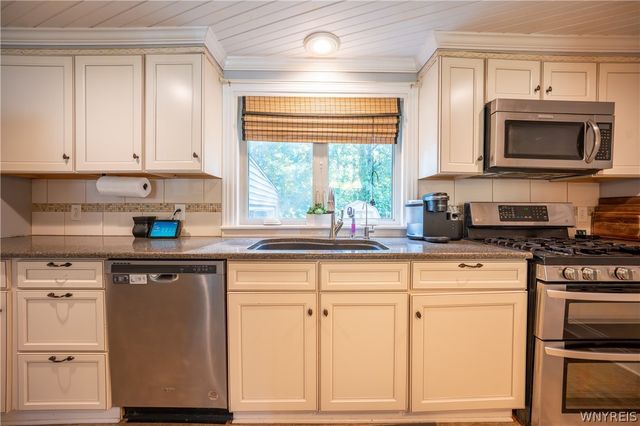 6937 Wellington Drive, Evans, NY 14047