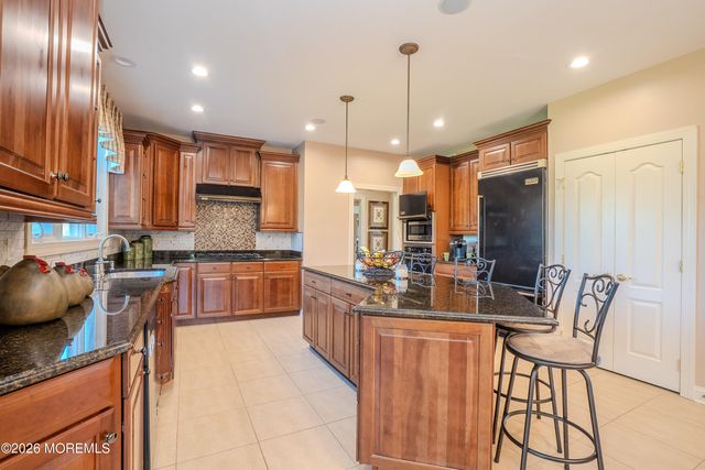 2 Linwood Drive, Monroe, NJ 08831