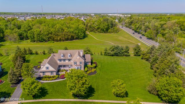 2 Linwood Drive, Monroe, NJ 08831