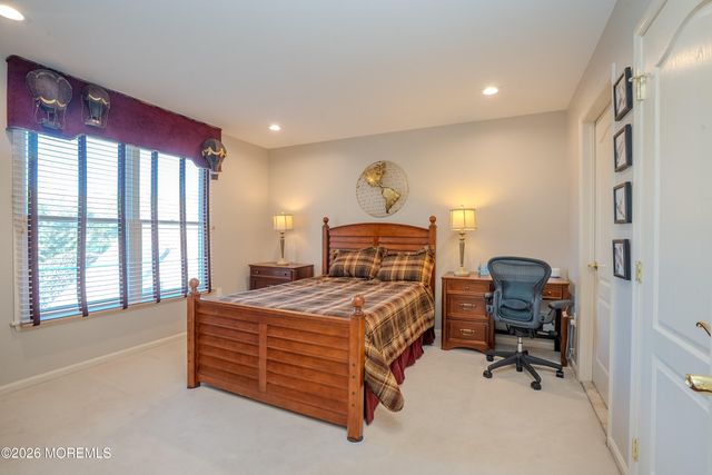 2 Linwood Drive, Monroe, NJ 08831