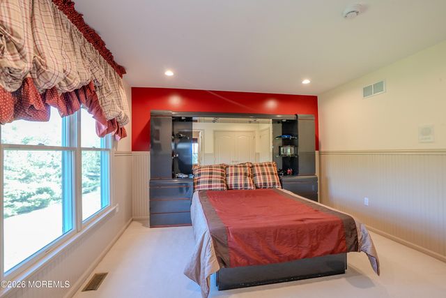 2 Linwood Drive, Monroe, NJ 08831