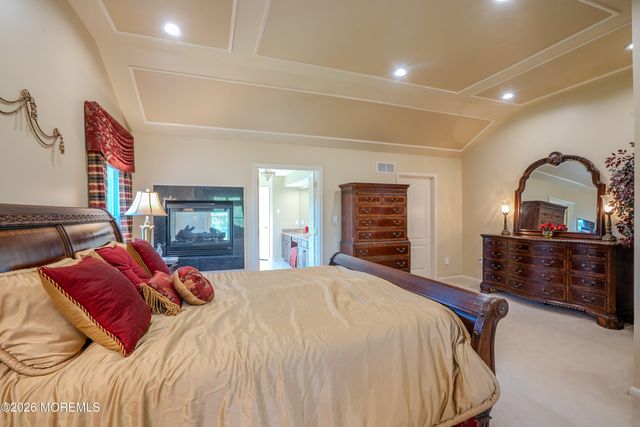 2 Linwood Drive, Monroe, NJ 08831