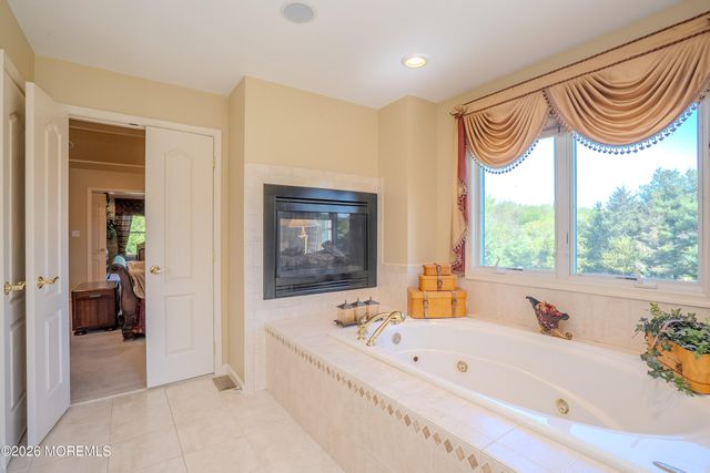 2 Linwood Drive, Monroe, NJ 08831