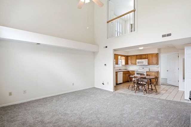 12 N CEDAR LAKE E DR, Columbia, MO 65203