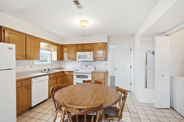 12 N CEDAR LAKE E DR, Columbia, MO 65203