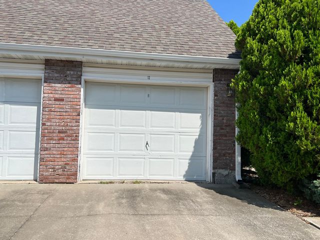 12 N CEDAR LAKE E DR, Columbia, MO 65203