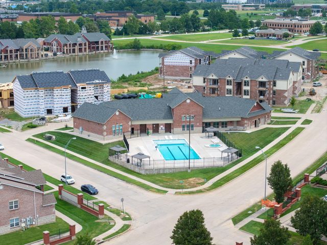 12 N CEDAR LAKE E DR, Columbia, MO 65203