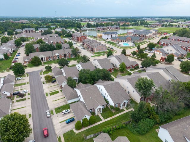 12 N CEDAR LAKE E DR, Columbia, MO 65203