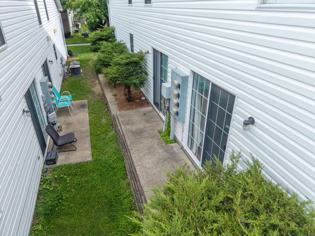 12 N CEDAR LAKE E DR, Columbia, MO 65203