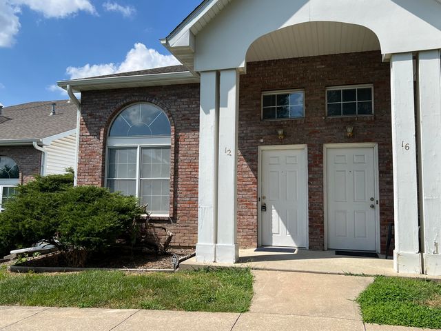 12 N CEDAR LAKE E DR, Columbia, MO 65203