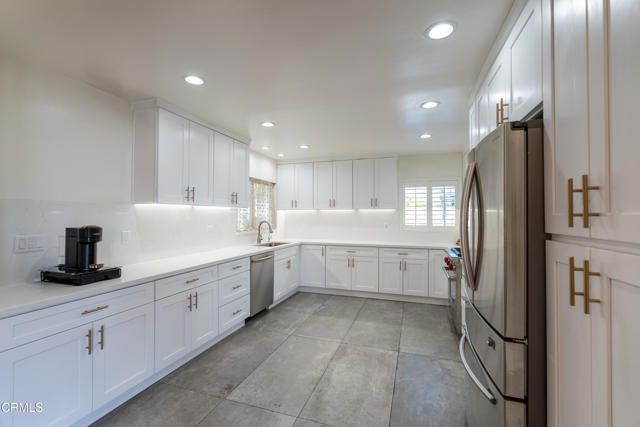 13615 Herrick Avenue, Sylmar (los Angeles), CA 91342