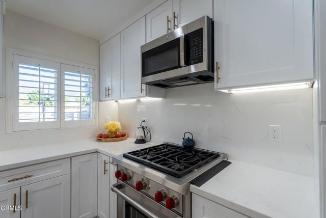 13615 Herrick Avenue, Sylmar (los Angeles), CA 91342