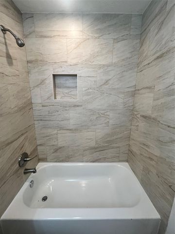 306 S Virginia Street, La Porte, TX 77571