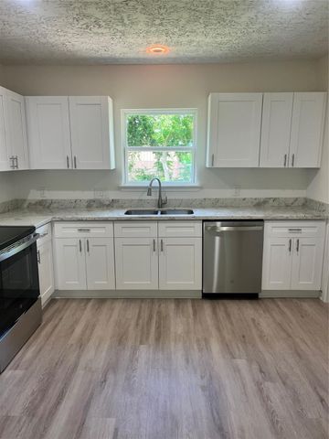 306 S Virginia Street, La Porte, TX 77571