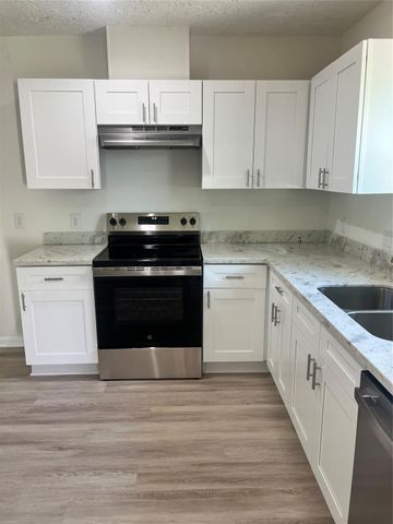 306 S Virginia Street, La Porte, TX 77571