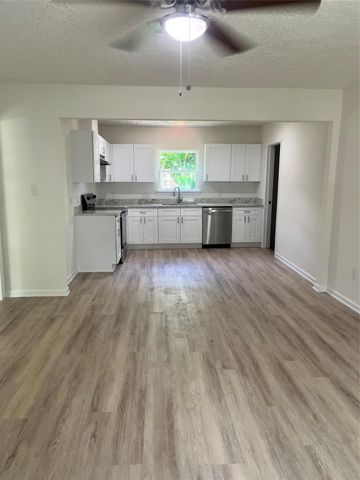 306 S Virginia Street, La Porte, TX 77571