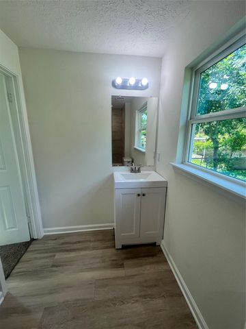 306 S Virginia Street, La Porte, TX 77571