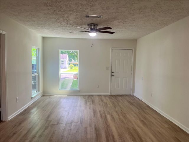 306 S Virginia Street, La Porte, TX 77571
