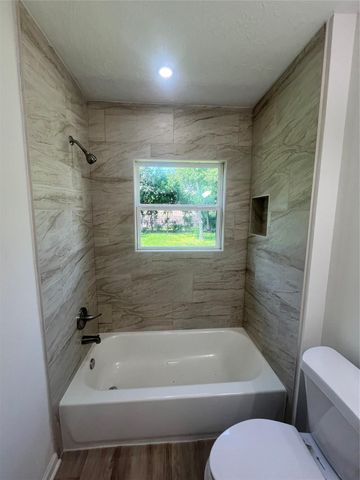 306 S Virginia Street, La Porte, TX 77571