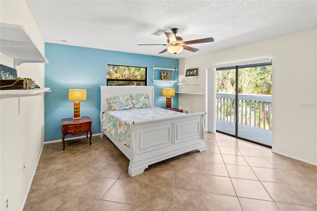 356 ISLAND CIRCLE, Sarasota, FL 34242