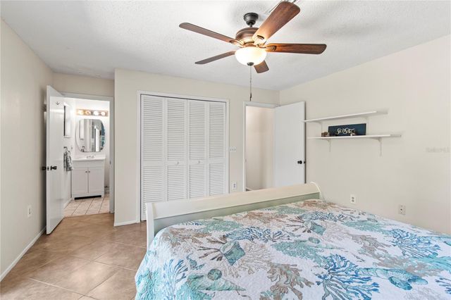 356 ISLAND CIRCLE, Sarasota, FL 34242