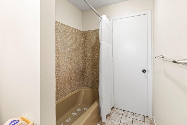 356 ISLAND CIRCLE, Sarasota, FL 34242