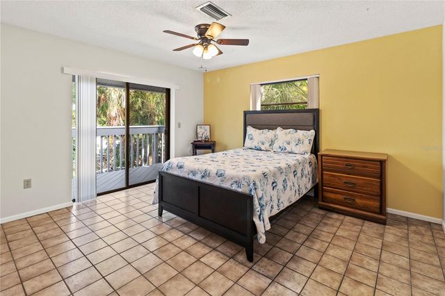 356 ISLAND CIRCLE, Sarasota, FL 34242