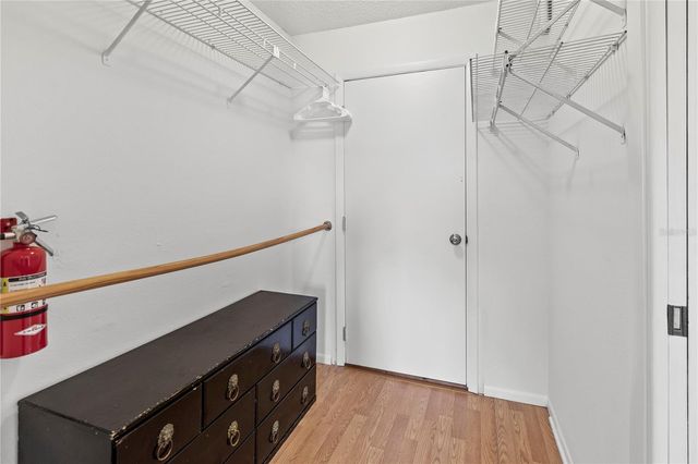 356 ISLAND CIRCLE, Sarasota, FL 34242