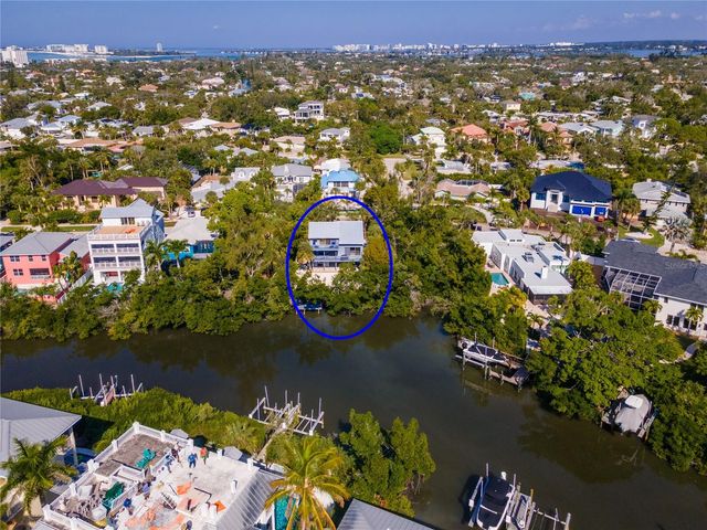 356 ISLAND CIRCLE, Sarasota, FL 34242